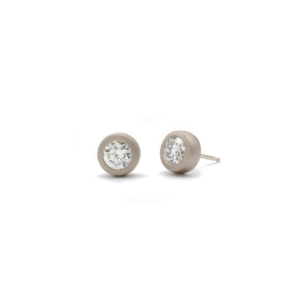 Mod 1ctw Diamond Bezel Studs White